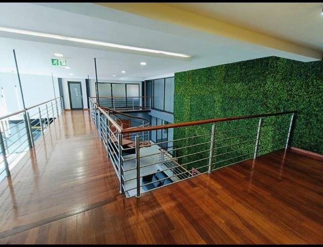 BUSINESS PROPERTY TO RENT IN WOODMEAD
